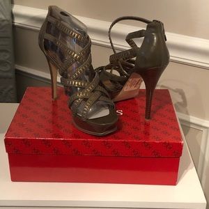 🔥 NIB Guess heels 👠 🔥